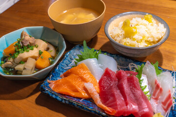 美味しそうな刺身定食