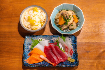 美味しそうな刺身定食