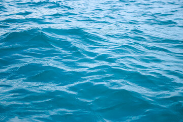 Fototapeta premium An abstract background of seawater flow under light exposure