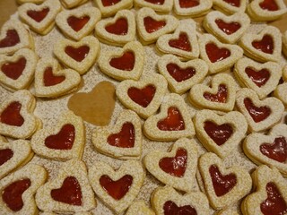 Heart-shaped cookies with jam and sugar.