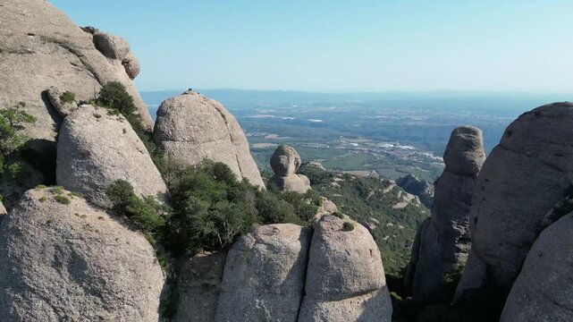 Flying over the rock formations of Montserrat in Catalonia - Vol au dessus des formations rocheuses de Montserrat en Catalogne