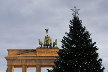 Weihnachtsbaum am Brandenburger Tor Berlin