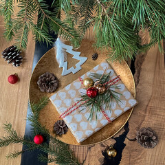 Boże Narodzenie, kartka świąteczna, prezenty i dekoracje świąteczne. Christmas decorations, get a gift.  © Anita