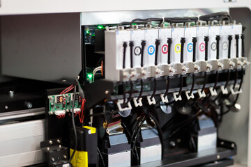 Fototapeta premium printhead and ink supply system of roll printer