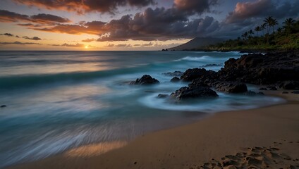 Obraz premium Early morning at Maui’s shores, Hawaii, captured in long exposure.