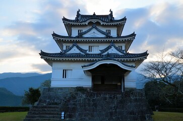 早朝の宇和島城 天守閣	