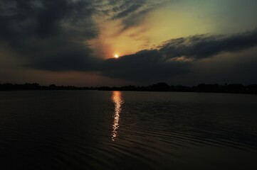 Obraz premium beautiful sunset in the river