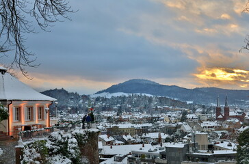 Blick auf den Süden von Freiburg in der Weihnachtszeit