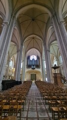Nef et Grand Orgue de la cathédrale de Poitiers