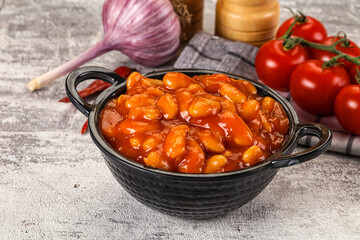 Baked kidney with tomato sauce