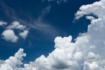 Obraz premium Blue Sky with Puffy White Clouds
