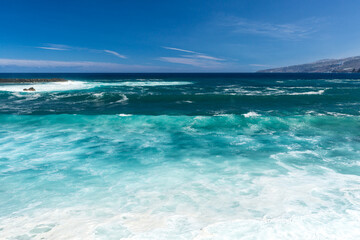Mare con sfumature azzurre 