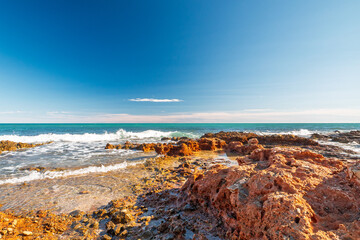 Am Ufer des Mittelmeers im Naturpark Serra d'Irta bei Alcossebre, Provinz Castellón, Autonome...