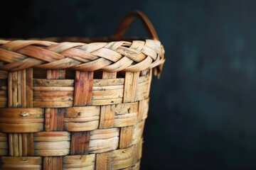 Obraz premium Empty wooden basket on black background