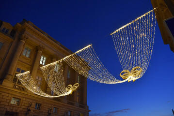  Décorations scintillantes de Noël dans la rue