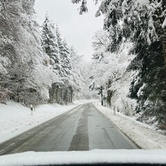 Verschneite Stra&szlig;e