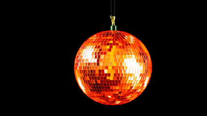 Obraz premium A sparkling disco ball resembling an orange, complete with a textured metallic peel design, on a black glossy background. Generative AI