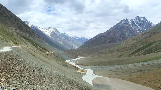 Beautiful view of himalayan mountain landscape at dhar pallamo and chenab river road from batal to chandratal in lahaul and spiti, himachal pradesh, India.
