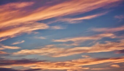 Obraz premium A dreamlike scene of the sky at dusk, with clouds forming artistic beauty.