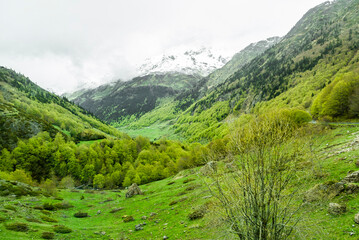 Fototapeta premium Crossing the Pyrenees through the Portalet pass at the beginning of November