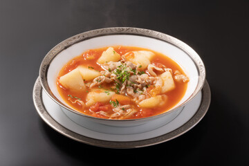 豚肉とじゃがいもの　トマトスープ