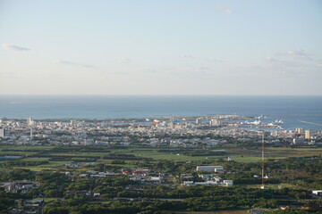 石垣島の市街地を高台から