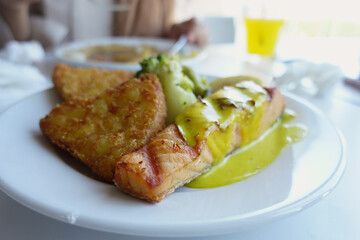  grill salmon served with fresh vegetables on a plate 