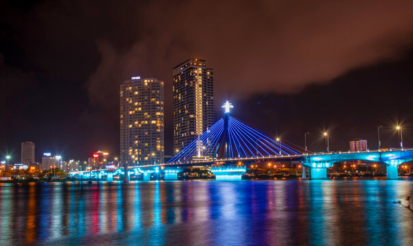 The Dragon Bridge in Da Nang is of particular importance for the city's tourist activities.