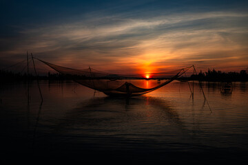 Early morning of a fisherman fishing in Cua Dai, Hoi AN. Photo taken in July 2020 in Hoi An.