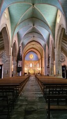 Fototapeta premium La nef et le chœur de l'église Sainte-Foy de Morlàas