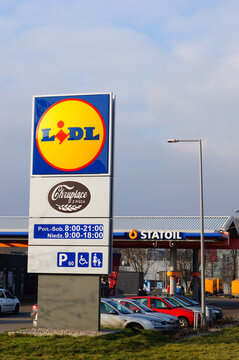 Lidl and Statoil filling station