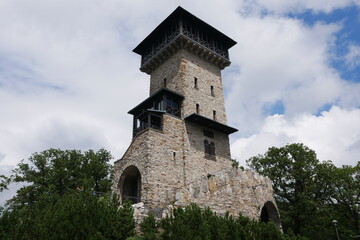 Fototapeta premium Aussichtsturm auf dem Herzberg im Taunus