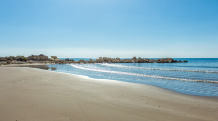 Zapallo Bay Beach: Glittering Waves, Sandy Shore, Clear Horizon