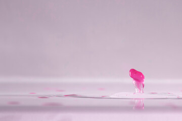 farbe tropfen wasser pink