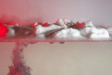 schaum farbe tropfen wasser rot