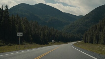 Naklejka premium Fresh white road sign ready for custom text