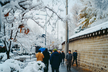 Fototapeta premium 눈 덮흰 서울