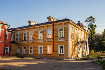 Obraz premium Beautiful autumn view of Irkutsk architecture showcasing a historic building. Irkutsk city.