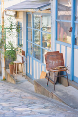 お洒落なカフェの軒先