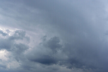 Obraz premium 秋雨の午後の曇り空03