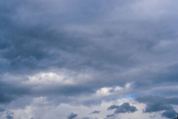 秋雨の午後の曇り空12