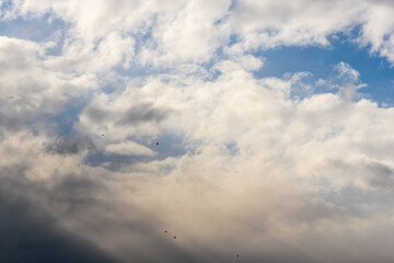 Fototapeta premium 秋雨の午後の曇り空と青空10