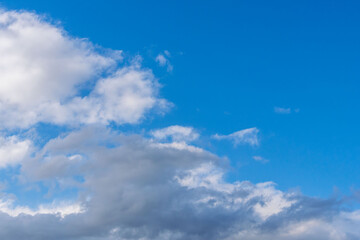 Fototapeta premium 秋雨の午後の曇り空と青空18
