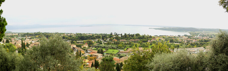Obraz premium Panoramic view from above on Padenghe sul Garda on the lake
