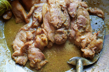 Close-up of succulent chicken pieces simmering in a rich, flavorful curry sauce. A culinary delight of Delicious Chicken in Aromatic Curry Sauce.
