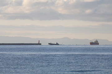 海に浮かぶ船