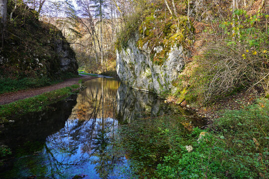Der Hasenbach im Glastal bei Hayingen; Schw&auml;bische Alb; Baden W&uuml;rttemberg, Deutschland