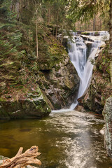 Wodospad Szklarki to drugi co do wielkości wodospad w polskich Karkonoszach, którego kaskada osiąga wysokość 13,3 m. © Zbigniew