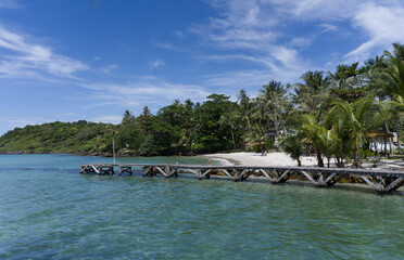 Plage et jetéé  à Koh Kood Thailande