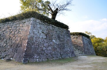 早朝の宇和島城 櫛形門跡の石垣